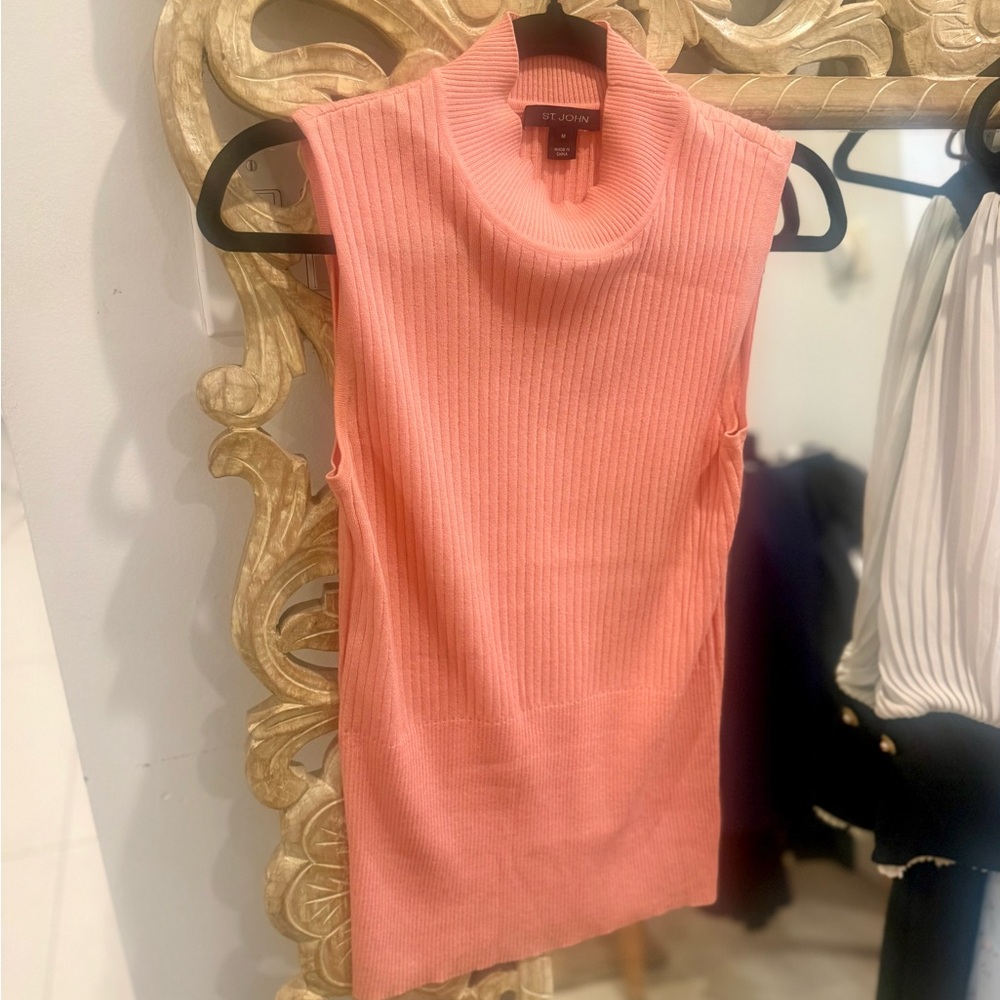 St. John Soft Coral Ribbed Knit Top M